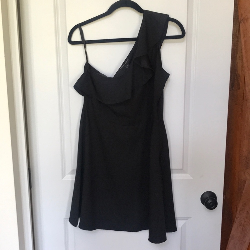 Banana Republic One Shoulder Ruffle Dress. SZ 10